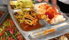学生爆料食堂饭菜视频,学生爆料饭菜实况，引发网友热议